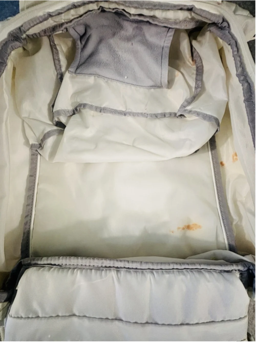 Under Armour Project Rock Box Duffle Backpack White Gym Bag 1364189 21.9L